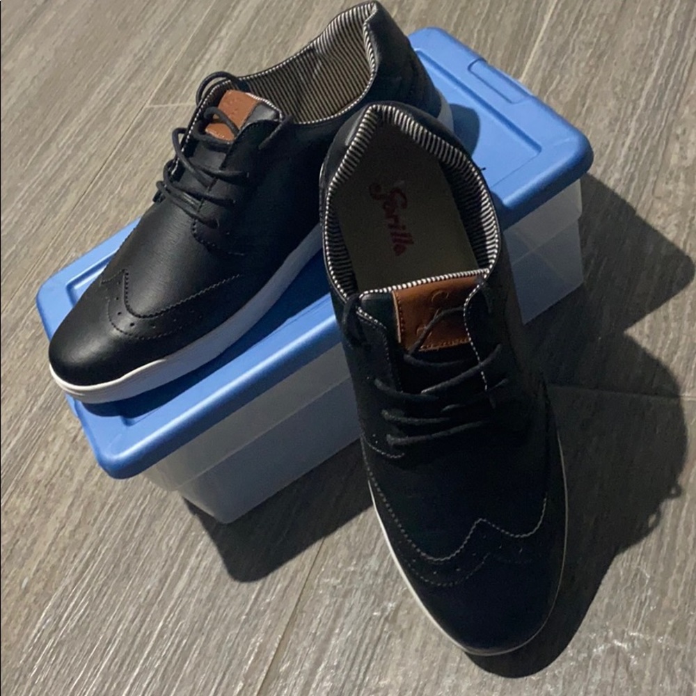Gorilla - Men’s Causal Shoe - Size 9.5